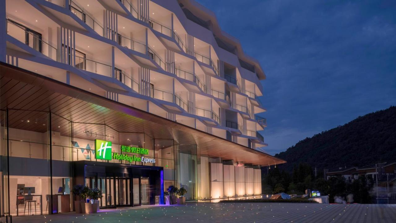 Holiday Inn Express Qiliping By Ihg Емейшань Екстер'єр фото